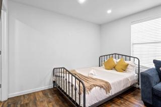 Cozy Casita | Close to Downtown, Stadiums & TMC - 6