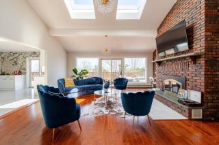 Serene Private Home, Light-Filled, Hot Tub, Deck - 0