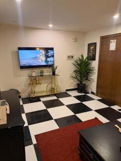 Luxury Penthouse with Rooftop Gym & Restaurants Below Bahria Town Rawalpindi and Islamabad - 5