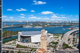32nd Floor Gem with Breathtaking Views in DT Miami - 2