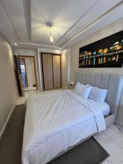 Modern & Elegant Apartment in a Prime Location - 2