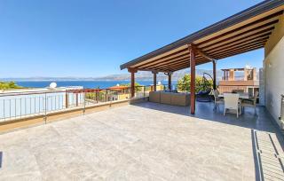 Gorgeous Home In Splitska - 9