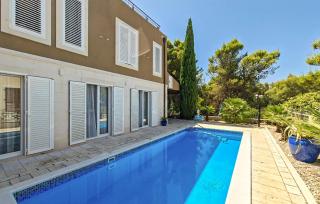 Gorgeous Home In Splitska - 5
