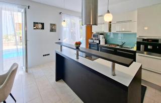 Gorgeous Home In Splitska - 6