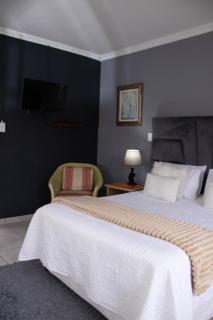 Bachelor suite in Rustenburg - 7
