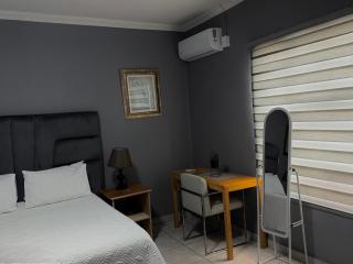 Bachelor suite in Rustenburg - 6