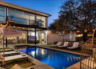 Sleeps 22 15min ATX & Lake Theater Arcade Sauna - 0