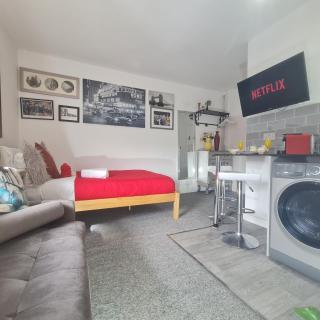 West Street Studios, Free WIFI, FREE Parking, Washer dryer - 0