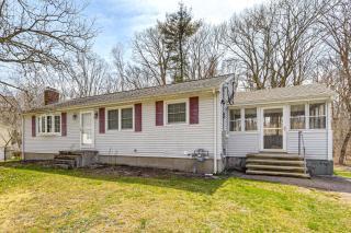 Walk to Shops and Eats! Attleboro Basecamp - 8
