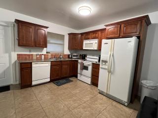 Gated Hollywood Fl Comfort & Luxury 2 bedroom Smart Tv, WiFi - 9