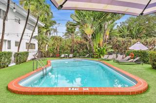 Bay Harbor Boutique Vacation Rental - 2