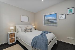 Wharf Landing - Harbour View with Sunny Balcony, Walk to Town - 6