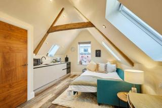 Stylish Studio at Vinegar Works Opposite Station Perfect for Business Stays - Sleeps 2 - 9