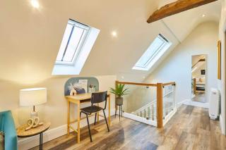 Stylish Studio at Vinegar Works Opposite Station Perfect for Business Stays - Sleeps 2 - 7