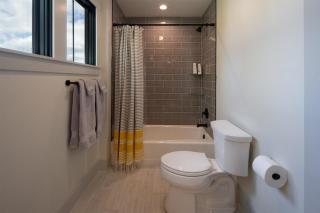 Kings Creek Cottage · Kings Creek Cottage Downtown - 7