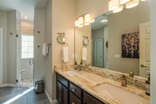 Chandler House · Chandler House - Custom Home with Mountain View - Penrose - 6