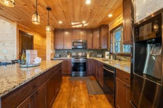 Little Mountain Lodge · Little Mountain Lodge - NEW Pisgah Fores - 1