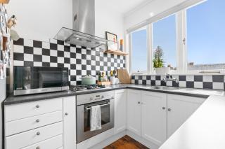 Character 1 BDR 1920s apartment Mount Eden Village - 9