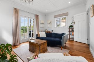Character 1 BDR 1920s apartment Mount Eden Village - 6