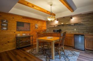 Blissful Bears Mountain · Blissful Bear Cabin, Long Range View 2 - 9