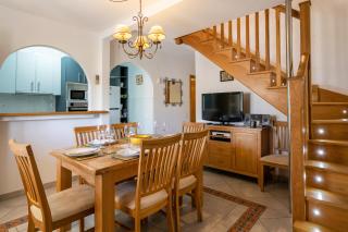 Heads 2 Holiday Homes Townhouse - 5