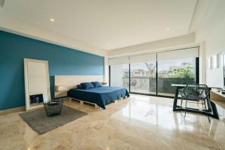 1 Bd Apt top Location! Gym, Pool - 3