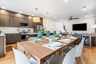 Heights House Upscale Retreat Close to Dwntwn & Beach - 0
