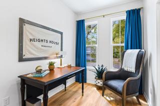 Heights House Upscale Retreat Close to Dwntwn & Beach - 2