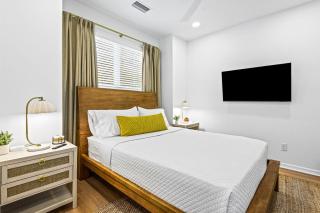 Heights House Upscale Retreat Close to Dwntwn & Beach - 6