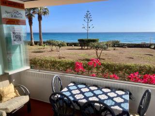 Seafront Garden and Sea views - 7