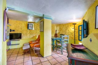 El Nido holiday cottage with pool - 8