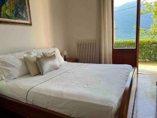 Charming House on the Lake - 5