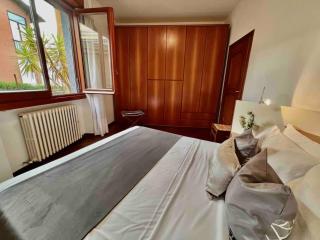 Charming House on the Lake - 4