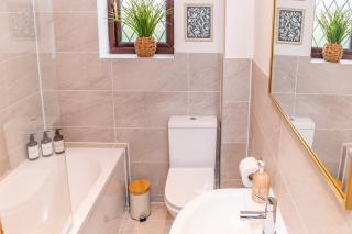 Stunning 2 bed house near Solihull for LONG STAYS - 10 mins from NEC HS2 BHX - 7