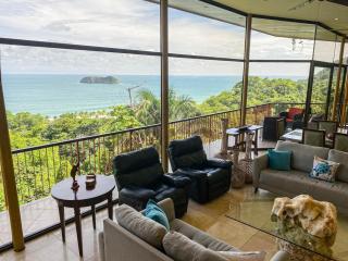 Casa Cristal, Stunning Ocean Views, Walk to beach - 0