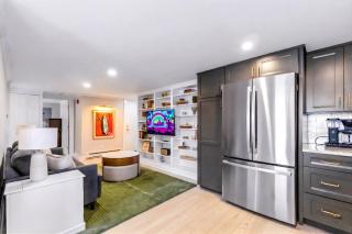 Charming Ptown Condo - Walk to Beach, Parking, AC - 2