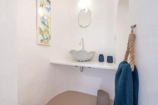 Seafront Villa with private pool - 9