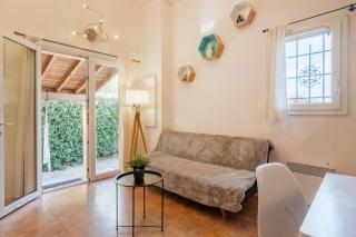 Charming 2 bedroom House With Pool - 7