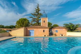 Charming 2 bedroom House With Pool - 0