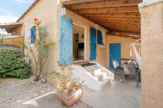 Charming 2 bedroom House With Pool - 8