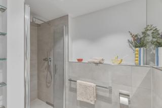 Business suite with skyline view with parking space - 2