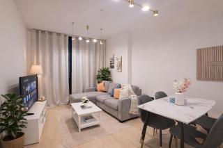 RBE Vacation Homes 1 Bed Smart home in Binghatti Crest JVC - 5