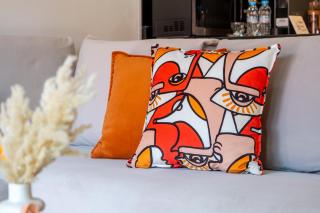 Central Stylish Apartment - Balcony - Free Parking - 4