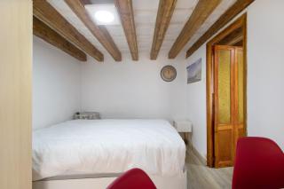 Cathedral Two Bedrooms Apartment - 8