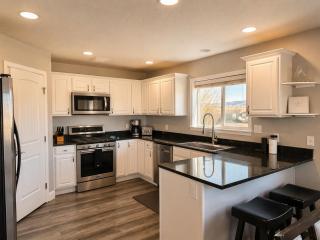 Exclusive Retreats 6 Bedroom 6 Bath Desert Paradise with Private Heated Pool - 1