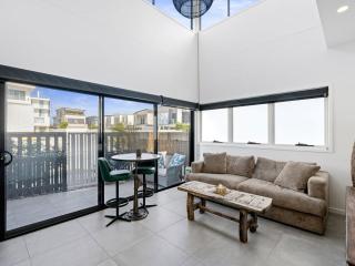 1 Bedroom Modern Townhouse in Casuarina - 5