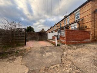 2 bedroom Hidden Gem in Stamford with parking - 9