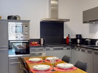 Appartement Rénové, 3 Ch. avec Parking Privé, Hyper-Centre Colmar - FR-1-744-36 - 1