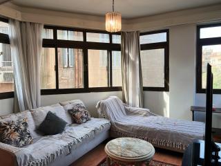 Elegant 3 Bedroom Apartment in Zamalek Sunroom, Parquet Floors, Free WiFi, Air Conditioning - 8