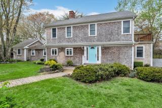 4BR Cape Cod Coastal Family Retreat Walk to Beach, Deck & BBQ Sleeps 12 near Ocean Backyard - 5